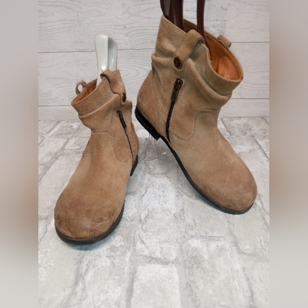 Birkenstock 5 16 02 36LWomen's Size 5-5.5Tan Suede Slip On Ankle‎ Boots